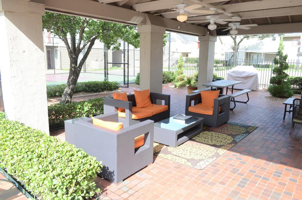 Aparthotel Moody Manor Houston Exterior foto